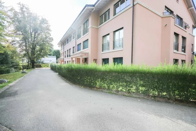 5 Zimmer Wohnung in Vandoeuvres – photo 2 of 2