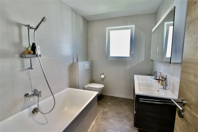 4.5 Zimmer Attikawohnung in Couvet – Foto 12 von 13