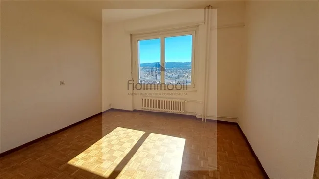 7 Zimmer Wohnung in La Chaux-de-Fonds – foto 3 di 12