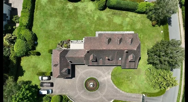 13 Zimmer Einfamilienhaus in Jouxtens-Mézery – Foto 2 von 7