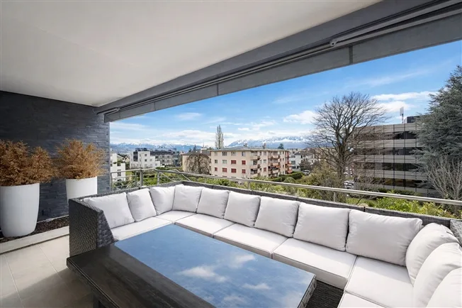 Duplex-Wohnung mit contemporary Architektur, eigenem Garten und Blick auf die Alpen in Pully Sud – Foto 12 von 21