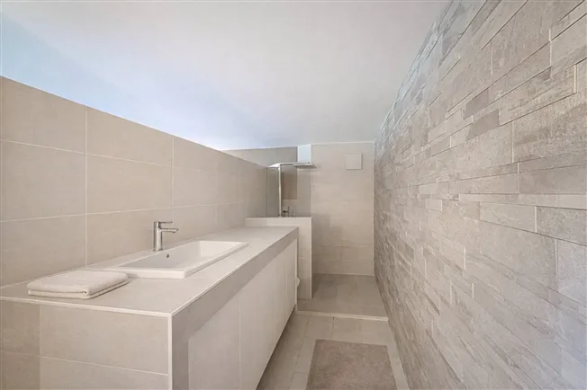 Duplex-Wohnung mit contemporary Architektur, eigenem Garten und Blick auf die Alpen in Pully Sud – Foto 17 von 21