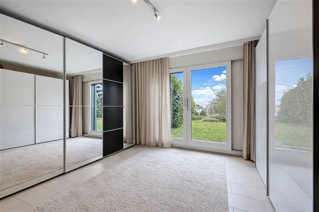 Duplex-Wohnung mit contemporary Architektur, eigenem Garten und Blick auf die Alpen in Pully Sud – Foto 18 von 21