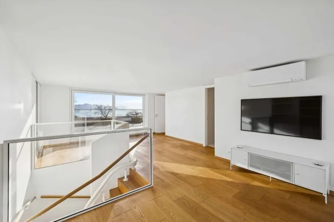 Exceptional attic with a magnificent view of the lake – photo 18 of 23