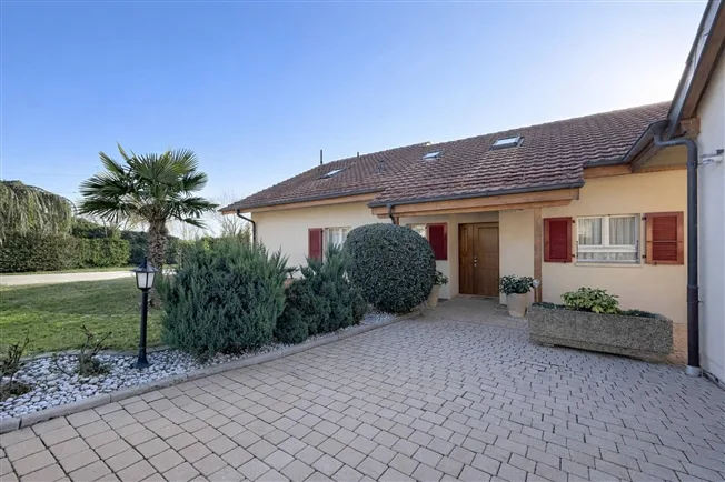 Villa mit beheiztem Pool und freier Sicht in Villars-Sainte-Croix – Foto 24 von 25