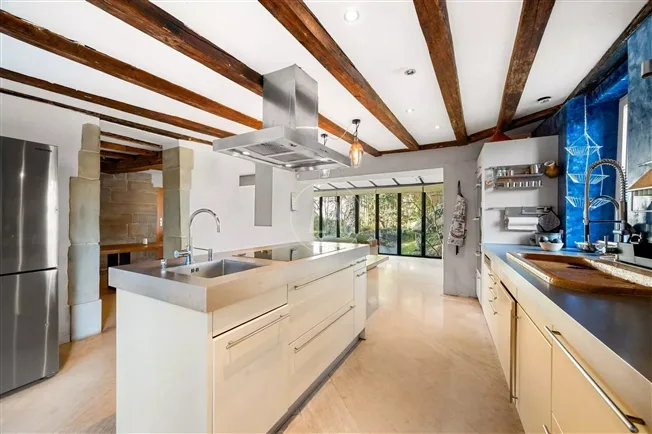 Maison villageoise d'exception au coeur de Sullens ! – photo 12 sur 20