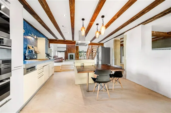 Maison villageoise d'exception au coeur de Sullens ! – photo 14 sur 20