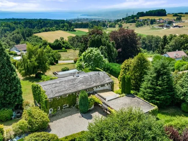 Una villa firmata con vista sul lago e le montagne – foto 7 di 7