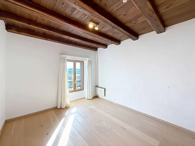 Prächtiges renoviertes Dorfhaus mit Charme, Volumen und Blick auf die Alpen – Foto 8 von 12