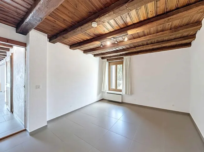 Prächtiges renoviertes Dorfhaus mit Charme, Volumen und Blick auf die Alpen – Foto 4 von 12