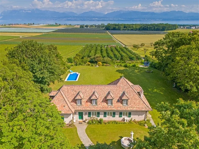 9 Zimmer Einfamilienhaus in Etoy – Foto 2 von 11