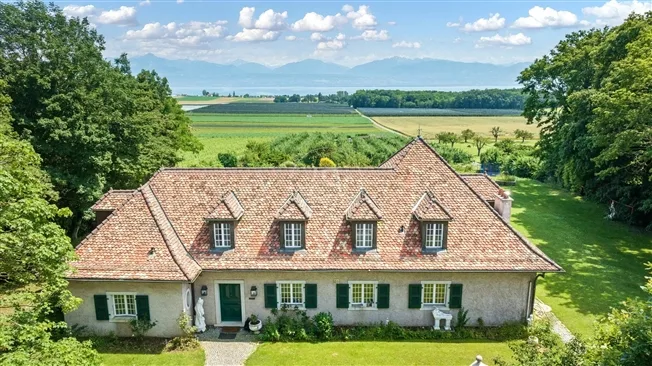 8 Zimmer Einfamilienhaus in Etoy – Foto 2 von 19