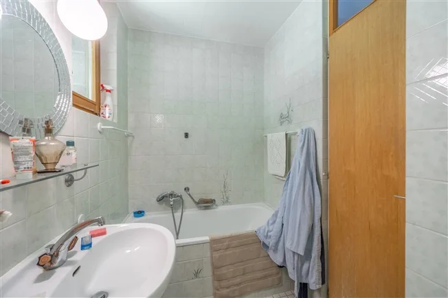 10.5 Zimmer Einfamilienhaus in Rolle – photo 16 of 16