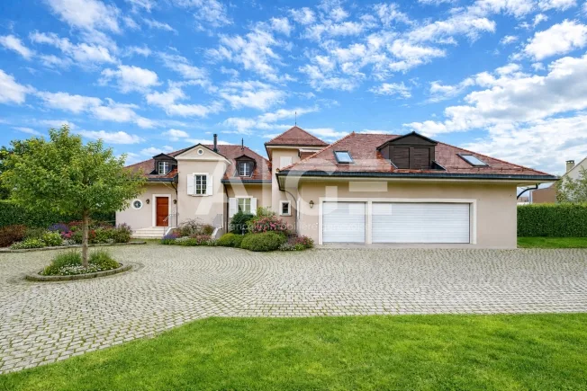 12 Zimmer Einfamilienhaus, 1185 Mont-sur-Rolle