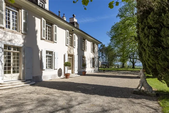 18 Zimmer Einfamilienhaus in Genève – Foto 2 von 18