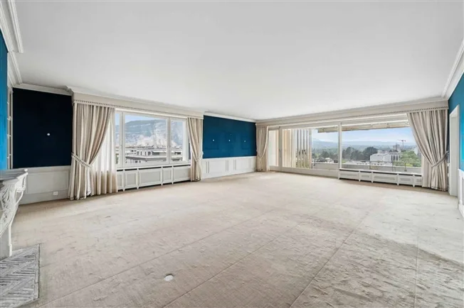 Magnificent duplex in a prestigious building – photo 11 of 13
