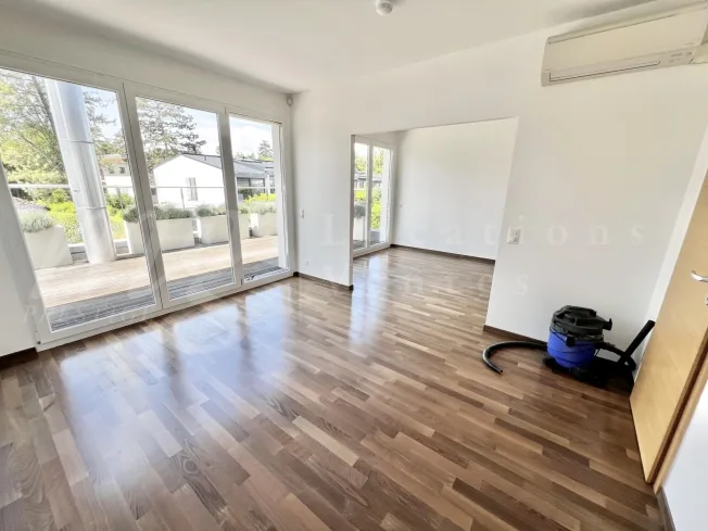 Exclusive! BEAUTIFUL CONTEMPORARY HOUSE OF 300 M2 WITH SWIMMING POOL AND LARGE ENCLOSED GARDEN - QUIET – photo 11 of 16
