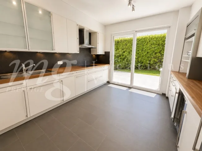 Exclusive! BEAUTIFUL CONTEMPORARY HOUSE OF 300 M2 WITH SWIMMING POOL AND LARGE ENCLOSED GARDEN - QUIET – photo 5 of 16