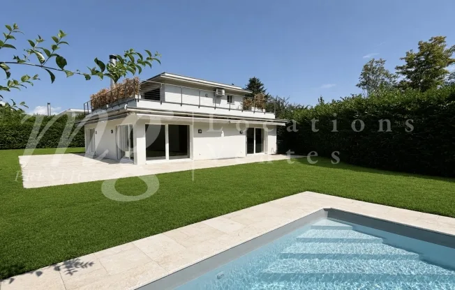 Exclusive! BEAUTIFUL CONTEMPORARY HOUSE OF 300 M2 WITH SWIMMING POOL AND LARGE ENCLOSED GARDEN - QUIET – photo 2 of 16