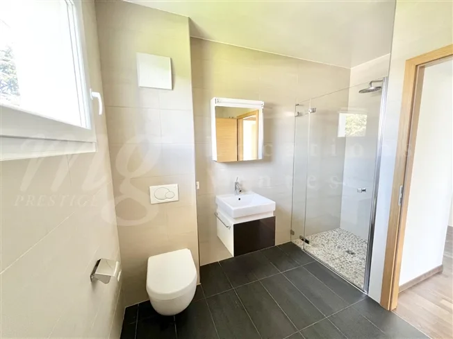 Exclusive! BEAUTIFUL CONTEMPORARY HOUSE OF 300 M2 WITH SWIMMING POOL AND LARGE ENCLOSED GARDEN - QUIET – photo 10 of 16
