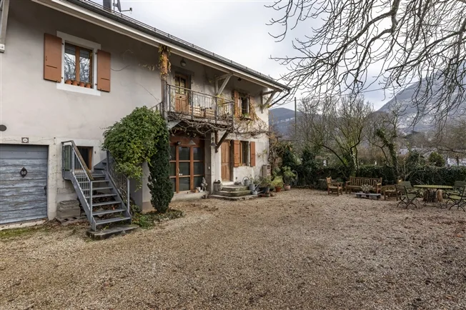 Caratteristico casale ginevrino a Veyrier – foto 11 di 11