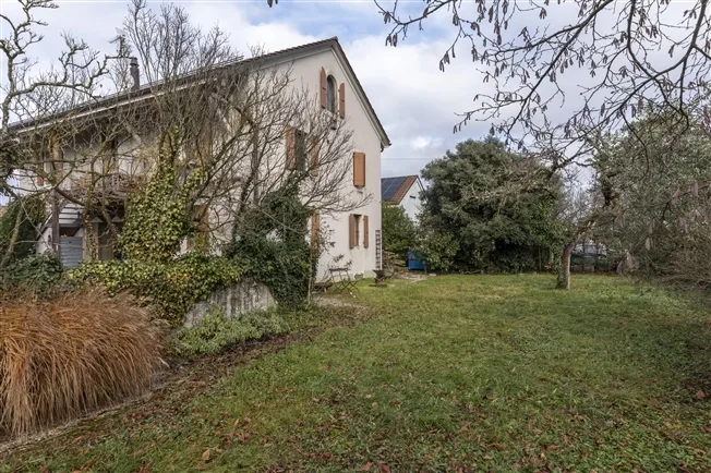 Caratteristico casale ginevrino a Veyrier – foto 9 di 11