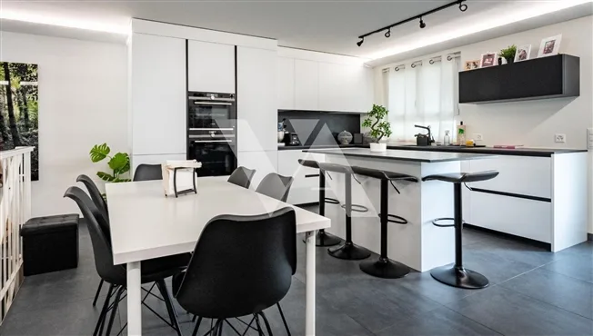 6 Zimmer Reihenfamilienhaus in Genolier – foto 2 di 9