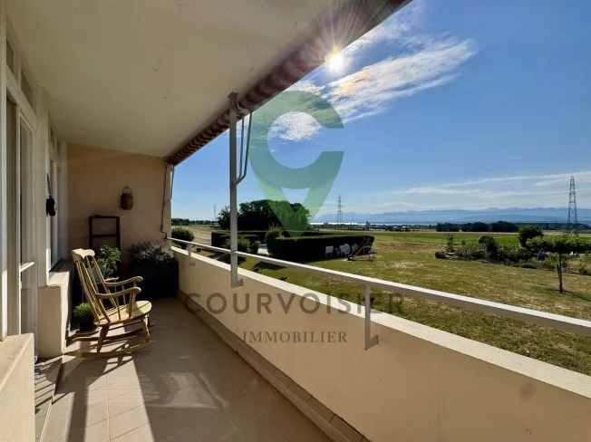 Appartement à rafraîchir avec vue dégagée et piscine de résidence – Foto 10 von 13