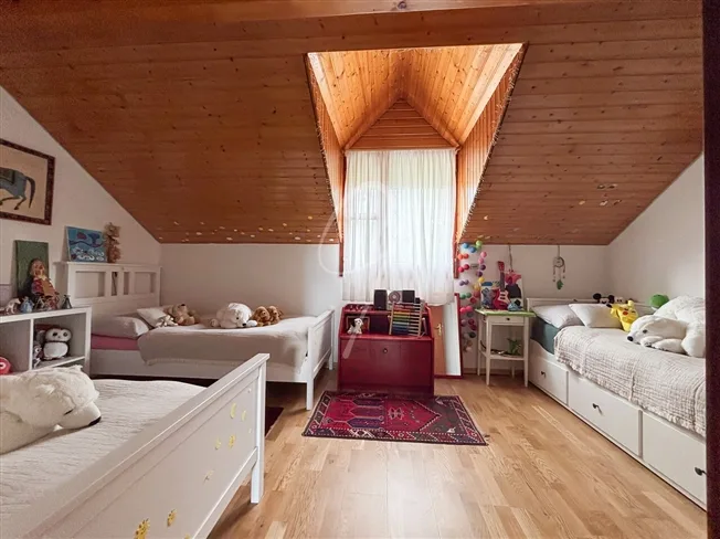 Entdecken Sie diese superbe Zwillingshausvilla mit 4 Schlafzimmern – Foto 30 von 33