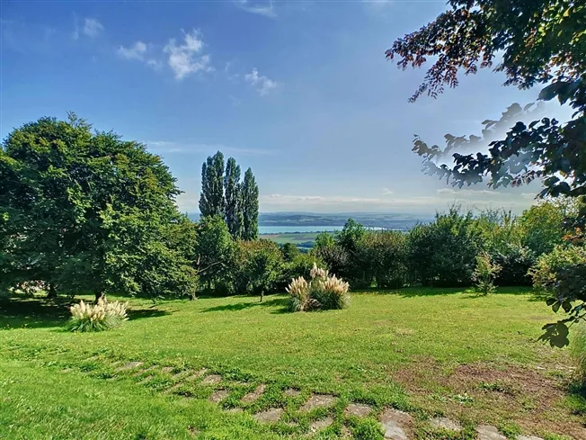 Großes Anwesen mit Seeblick – Foto 12 von 13