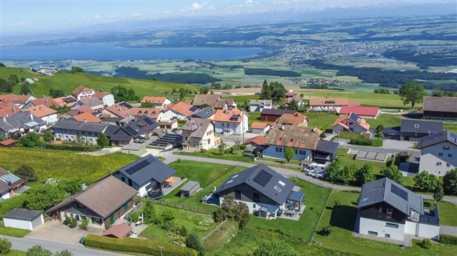 5.5 Zimmer Reihenfamilienhaus in Bullet – photo 2 sur 20