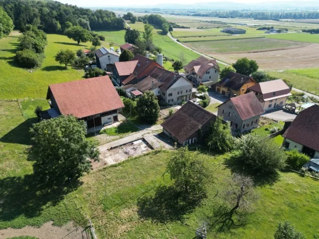 3.5 Zimmer Attikawohnung, 1541 Bussy FR