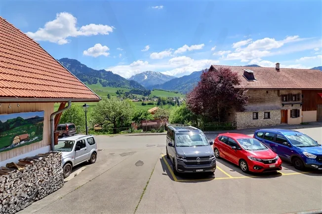Maison gruérienne authentique avec superbe vue – photo 11 sur 12