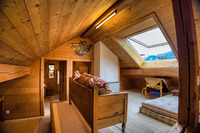 Un chaleureux 3 pièces sous les toits au coeur de Château-d'Oex – photo 4 sur 13