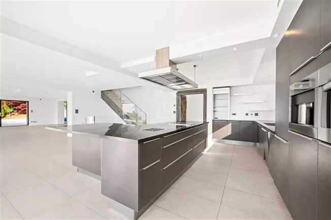 Opportunity to seize! Exceptional villa with breathtaking views of the lake and the Dents du Midi – photo 6 of 20