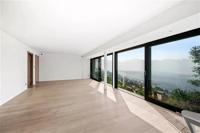 Opportunity to seize! Exceptional villa with breathtaking views of the lake and the Dents du Midi – photo 11 of 20