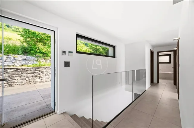 Opportunity to seize! Exceptional villa with breathtaking views of the lake and the Dents du Midi – photo 13 of 20