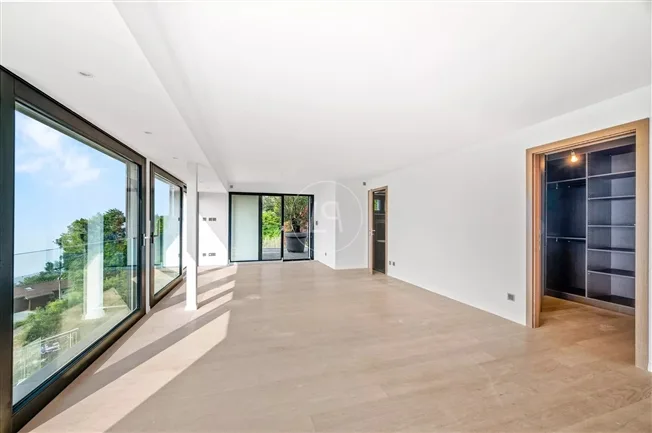 Opportunity to seize! Exceptional villa with breathtaking views of the lake and the Dents du Midi – photo 9 of 20