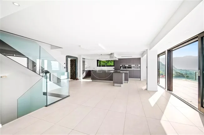 Opportunity to seize! Exceptional villa with breathtaking views of the lake and the Dents du Midi – photo 2 of 20