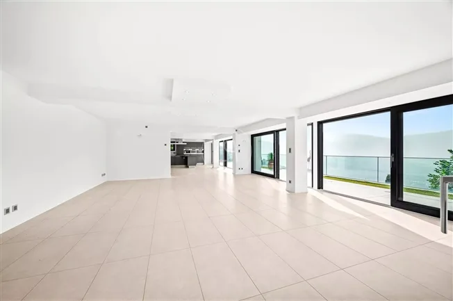 Opportunity to seize! Exceptional villa with breathtaking views of the lake and the Dents du Midi – photo 3 of 20