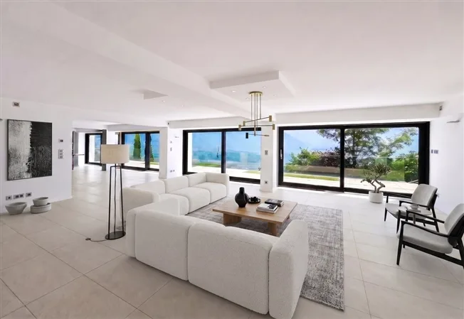 Propriété de 6.5 pièces avec piscine et vue à couper le souffle – photo 6 of 10
