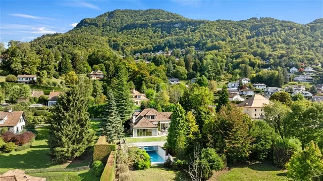 8 Zimmer Einfamilienhaus in St-Légier-La Chiésaz – foto 17 di 19