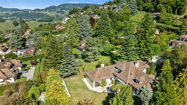 9 Zimmer Einfamilienhaus in St-Légier-La Chiésaz – foto 3 di 19