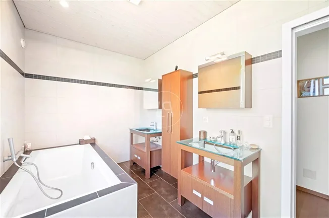 8 Zimmer Einfamilienhaus in St-Légier-La Chiésaz – foto 10 di 18