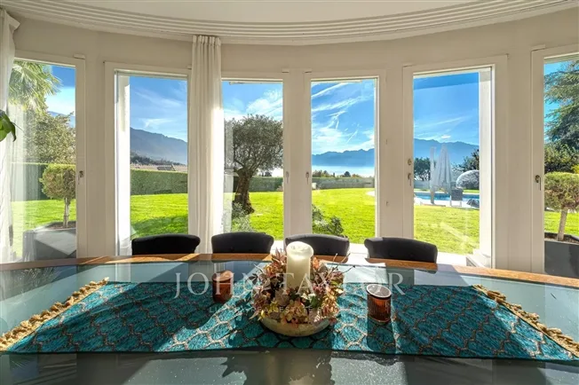 Proprietà Unica di 8,5 Locali con Vista Panoramica e Piscina – foto 9 di 15