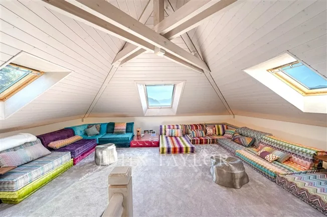 Proprietà Unica di 8,5 Locali con Vista Panoramica e Piscina – foto 13 di 15