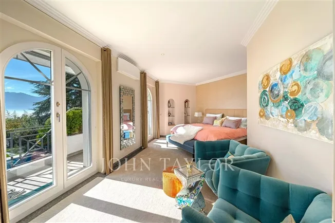 Proprietà Unica di 8,5 Locali con Vista Panoramica e Piscina – foto 12 di 15