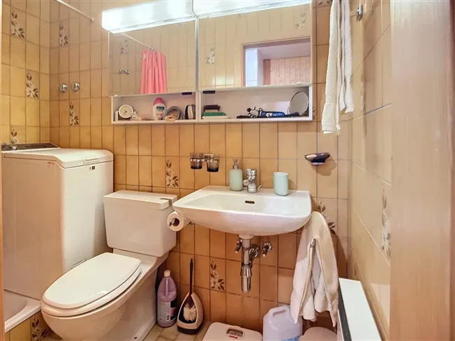 Nur einen Steinwurf vom See entfernt - 2,5-Zimmer-Wohnung zu renovieren – Foto 7 von 11