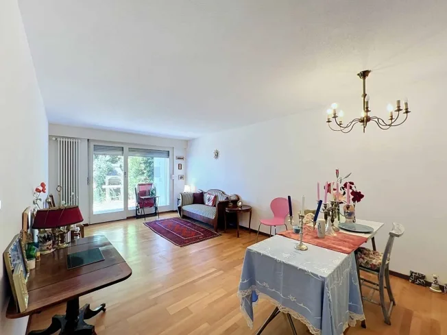Charmantes 2.5-Zimmer-Wohnung mit großer Terrasse und Seeblick – Foto 2 von 11