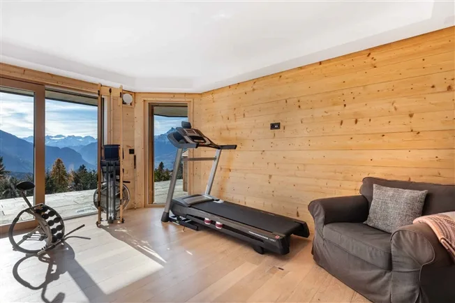 Exceptional chalet with private elevator and breathtaking view – photo 13 of 13